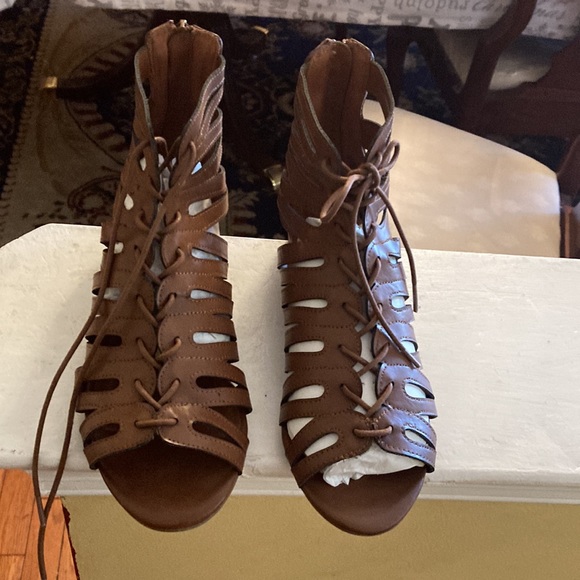 MIA Brown stringed up Brown sandals wrapped around ankle size 8 - Picture 6 of 8